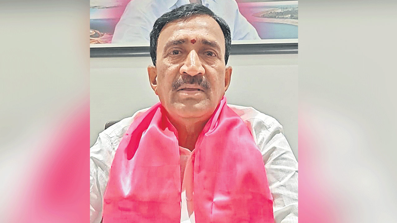 ప్రభుత్వ నిర్లక్ష్యంతో ఎండుతున్న పంటలు