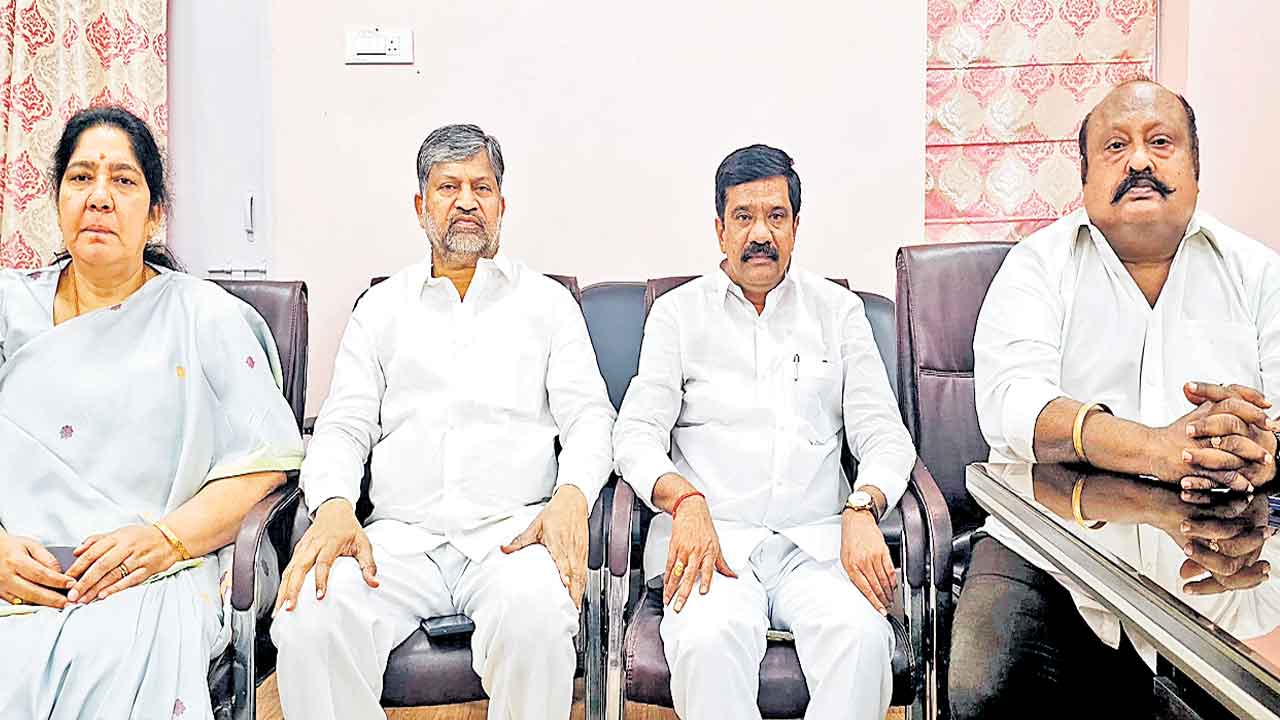 అరికెపూడిని పీఏసీ చైర్మన్‌గా ఒప్పుకోం!