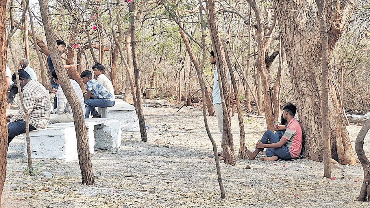 SLBC Tunnel Accident | వారితో ఎవ్వరినీ మాట్లాడనివ్వొద్దు.. ఎస్‌ఎల్‌బీసీ టన్నెల్‌ బాధిత కుటుంబాలపై పోలీసులు నిఘా!