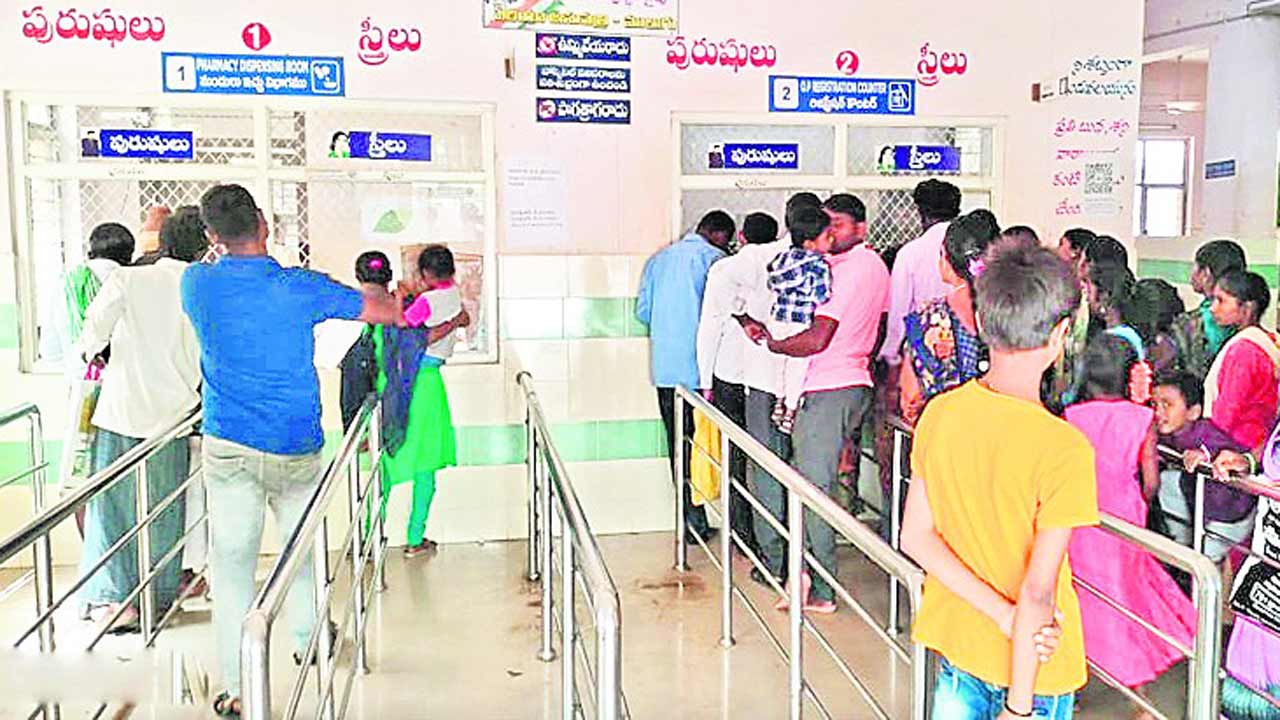 సర్కారు దవాఖానల్లో మందుల కొరత