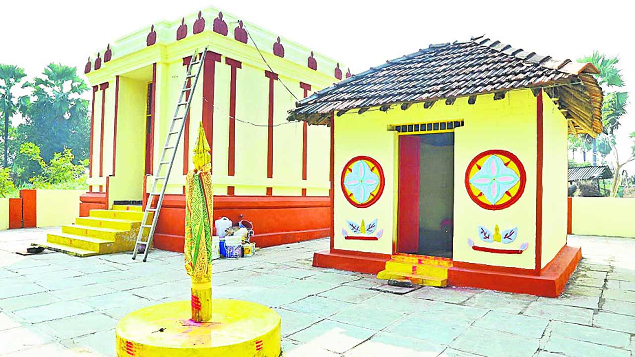 మేడారంలో నేడు గుడిమెలిగే పండగ