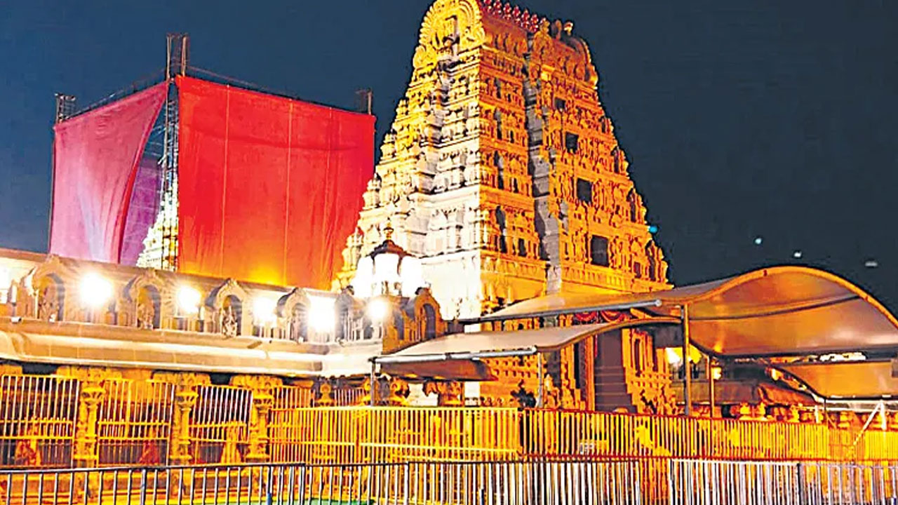 Yadagirigutta | యాదగిరిగుట్ట ఆలయంలో స్వర్ణగోపురం మహాకుంభాభిషేక సంప్రోక్షణ