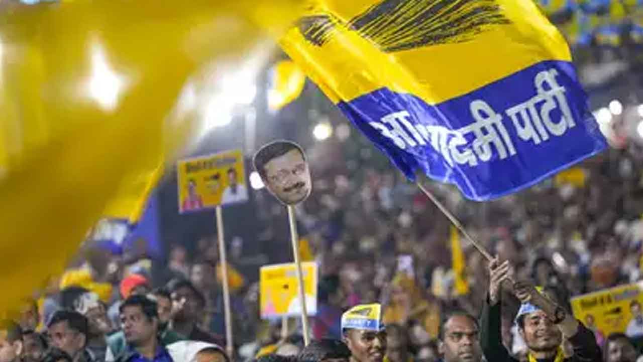 ఆప్‌కు 8 మంది ఎమ్మెల్యేల రాజీనామా