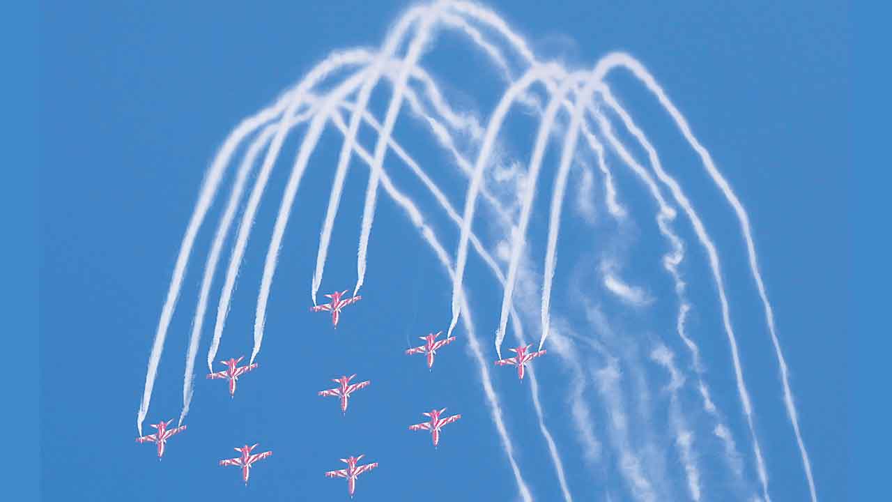 విను వీధిలో వీరోచితంగా..