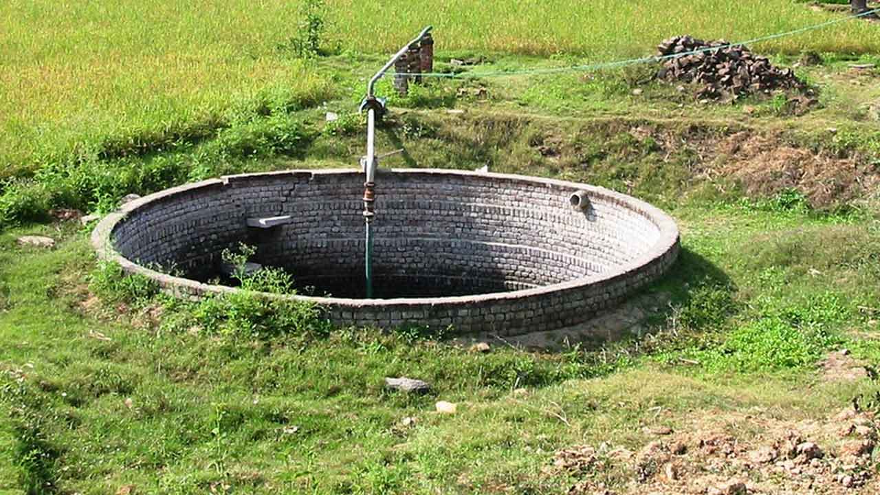 కోతులను తరుమబోయి.. వ్యవసాయబావిలో పడి రైతు మృతి