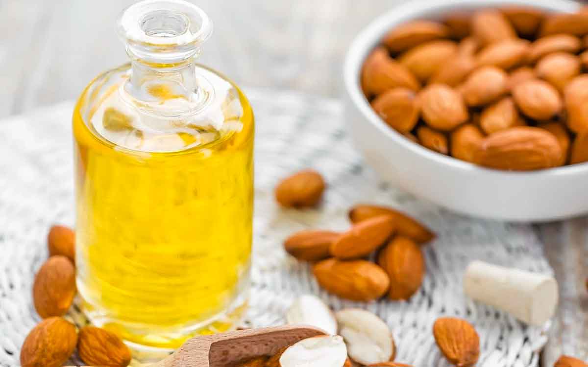 Almond Oil | బాదంప‌ప్పు మాత్ర‌మే కాదు.. నూనె కూడా అద్భుత‌మైన ప్ర‌యోజ‌నాల‌ను అందిస్తుంది..
