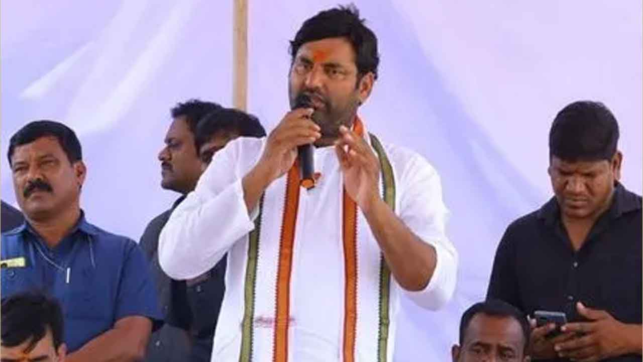 ‘రెవెన్యూ’ అక్రమాలపై అనిరుధ్‌రెడ్డి ఫిర్యాదు