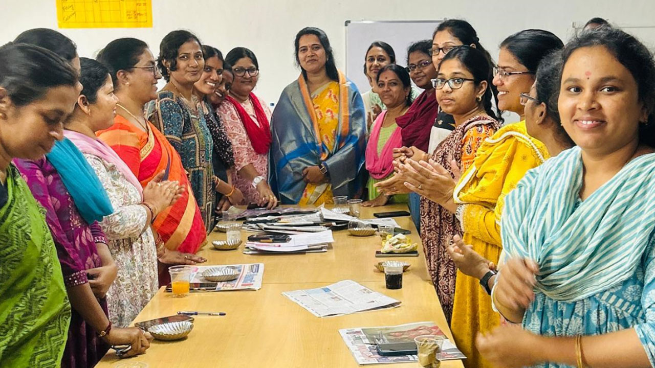 Doctorate | సాంఘిక సంక్షేమ గురుకుల మహిళా డిగ్రీ కళాశాల అధ్యాపకురాలికి డాక్టరేట్‌