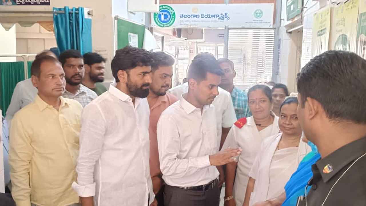 Collector Anudeep | శ్రీరామ్ నగర్ సామాజిక ఆరోగ్య కేంద్రాన్ని సందర్శించిన కలెక్టర్ అనుదీప్