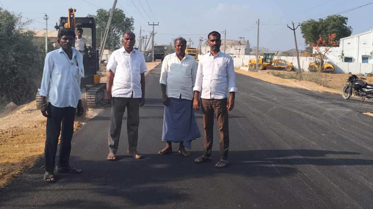 ఫస్ట్‌ ఫేజ్‌ రోడ్డు పనులు పూర్తిపై ఎమ్మెల్యేకు బీఆర్‌టీయూ కృతజ్ఞతలు