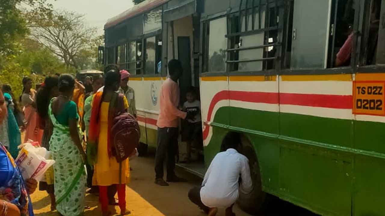 RTC bus | ఆర్టీసీ బస్సు ఓవర్‌ లోడ్‌ .. ఇబ్బందులు పడ్డ ప్రయాణికులు