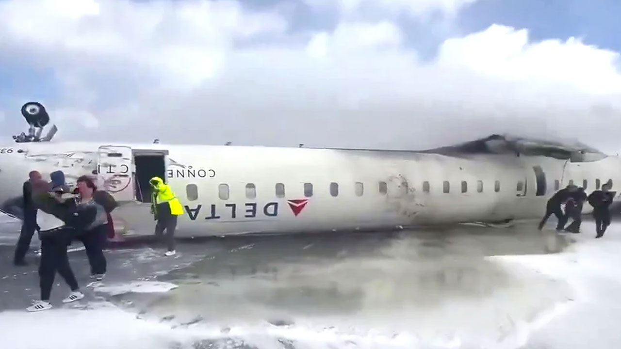 Plane Crash | తలకిందులైంది.. రన్‌వేపై అదుపుతప్పి బోల్తా పడిన విమానం