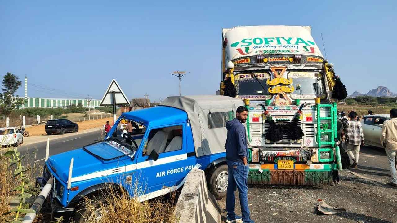 Road accident | వనపర్తి జిల్లాలో ఘోర రోడ్డు ప్రమాదం.. ఇద్దరు మృతి, నలుగురికి గాయాలు