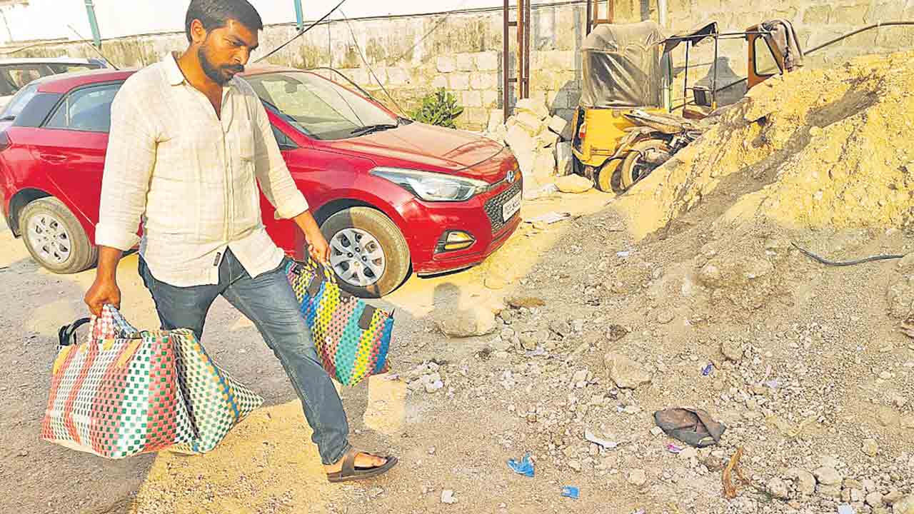 పందెం కోళ్లకు వేలంపాట