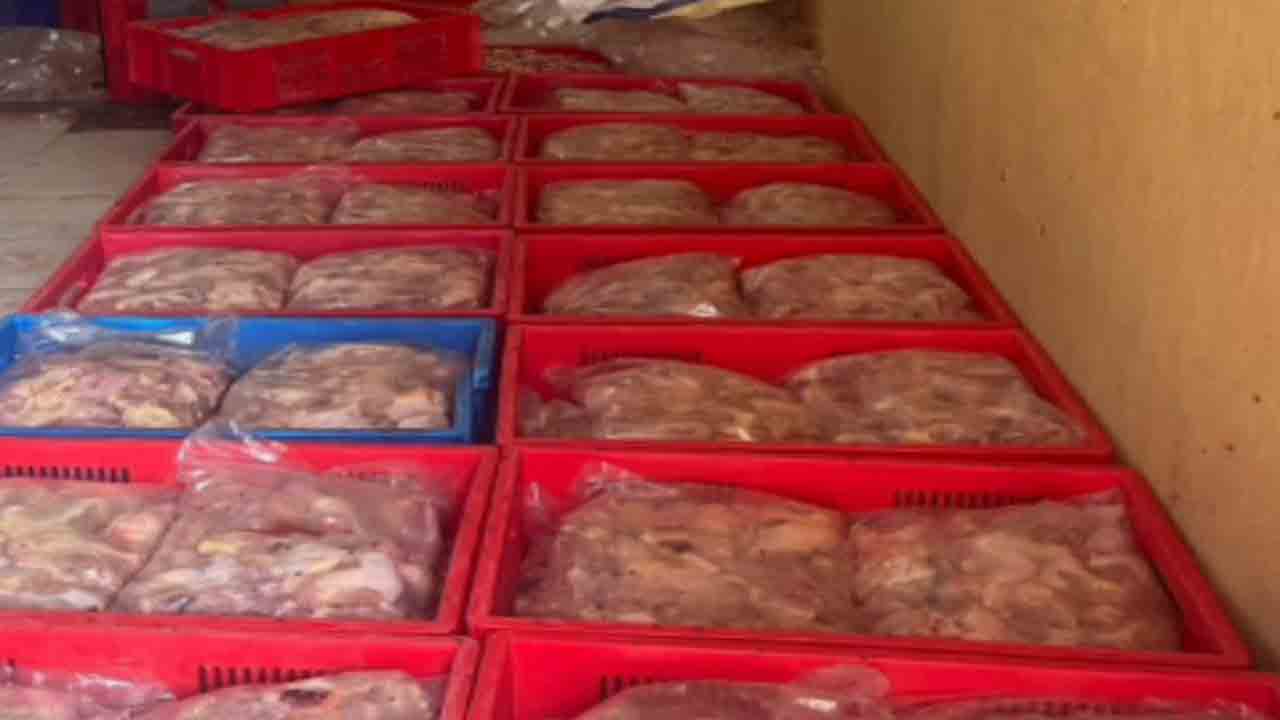 Chicken | వైన్‌షాపులు, బార్లకు.. కోల్డ్‌ స్టోరేజీలో ఉన్న చికెన్‌