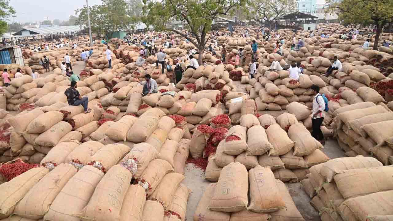 ఖమ్మం మార్కెట్‌ @ లక్ష బస్తాలు