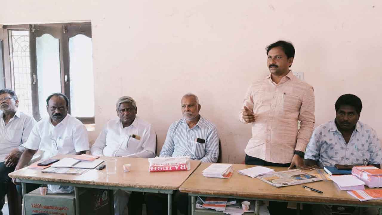 Chilli farmers | ప్రభుత్వం మిర్చి రైతులకు రూ.25 వేలు మద్దతు ధర ప్రకటించాలి