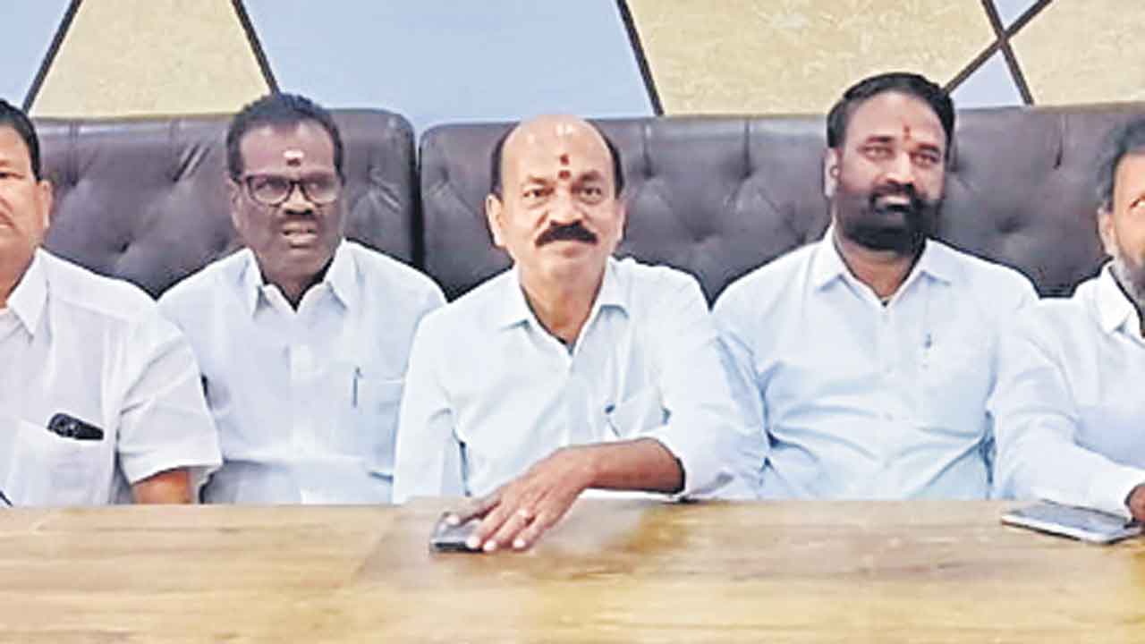 దొంగ హామీలతో గద్దెనెక్కిన కాంగ్రెస్‌