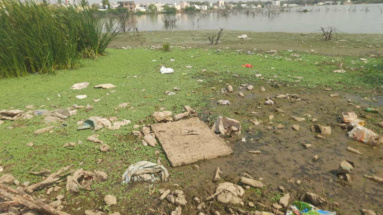 Chengicherla | మురికి కూపంగా చెంగిచెర్ల చింతలచెరువు.. భరించలేకపోతున్నమని స్థానికుల ఆవేదన