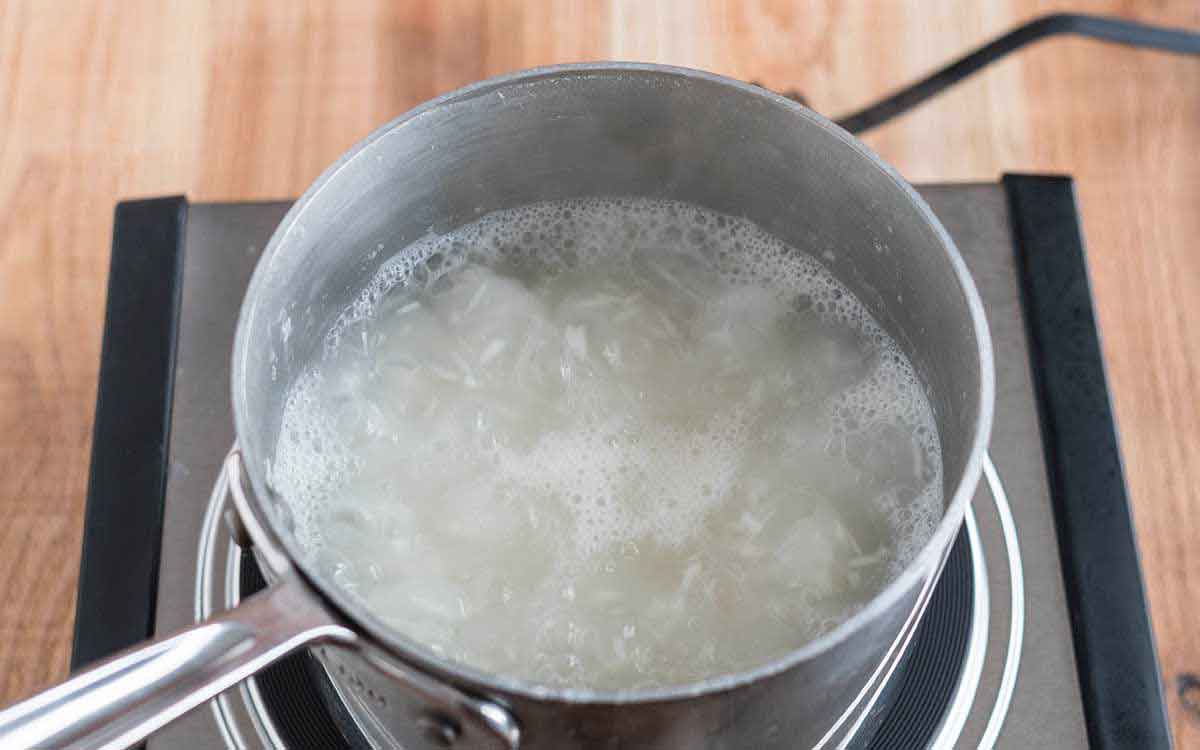 Rice Water | అన్నం వండేట‌ప్పుడు గంజిని పార‌బోయ‌కండి.. దాంతో ఎన్ని లాభాలు క‌లుగుతాయో తెలుసా..?