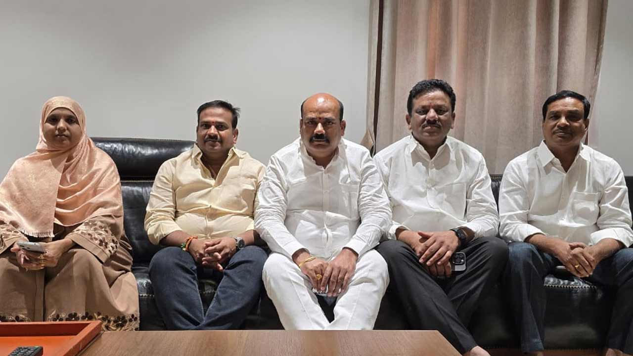 BRS | కాంగ్రెస్ పార్టీకి షాడోగా మారొద్దు.. అధికారులకు కార్పొరేటర్ల సూచన