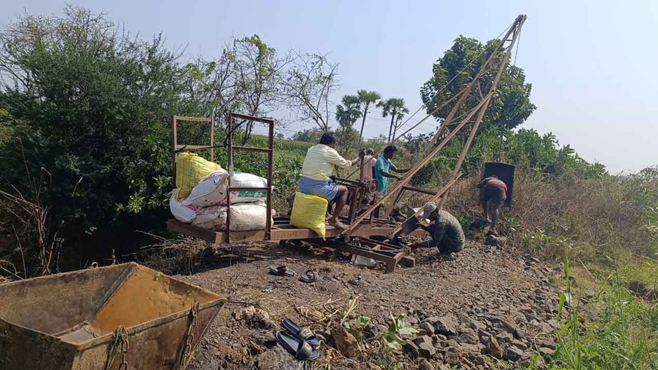 Crops | యాసంగి వరి పంటకు సాగు నీటి కష్ణాలు.. ఎండిపోతున్న పంటలు