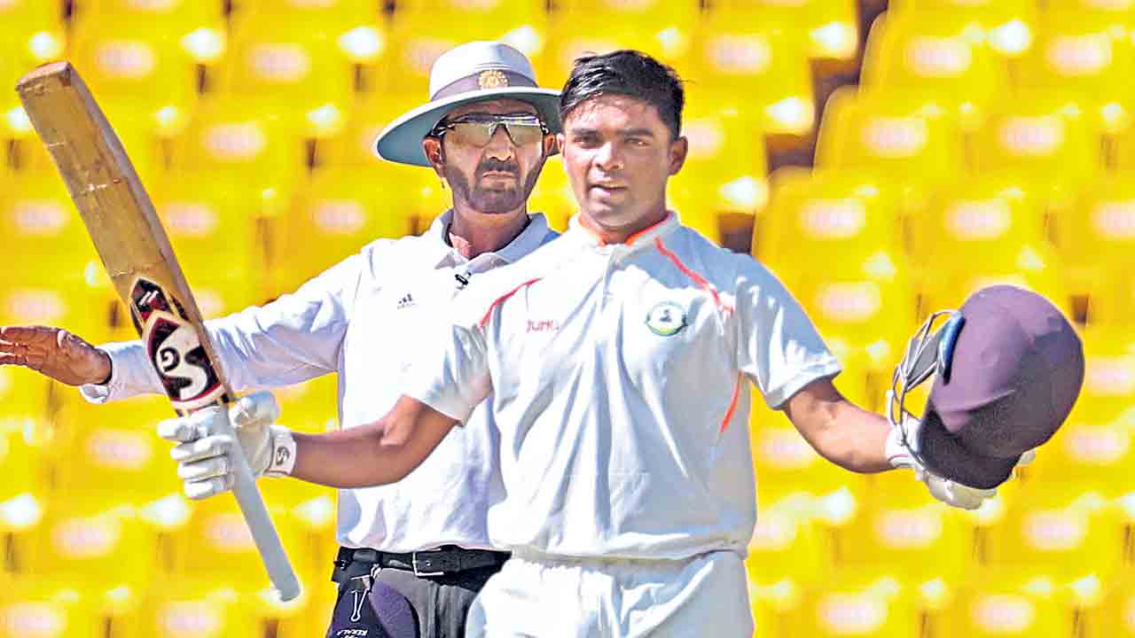 డానిష్‌ శతకం.. నిలకడగా ఆడుతున్న విదర్భ