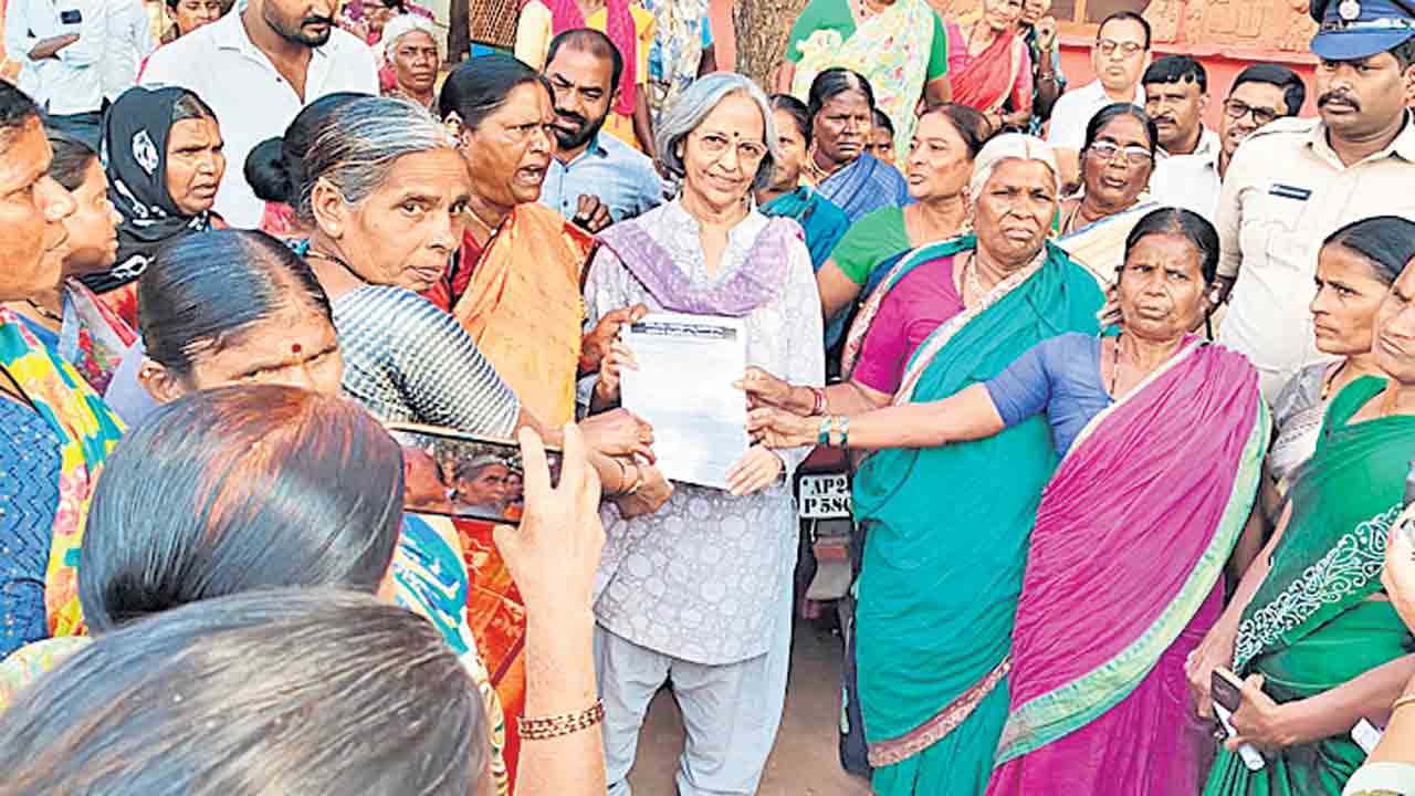 మాకు న్యాయం చేయాలి