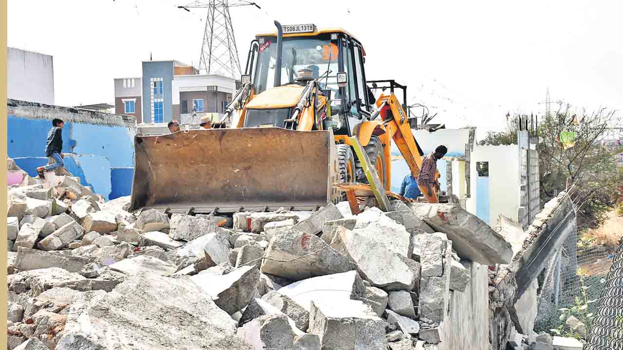 మూసీలో మళ్లీ కూల్చివేతలు