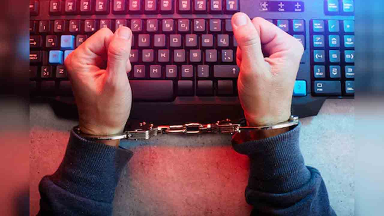 Digital Arrest | తహసీల్దార్‌ డిజిటల్‌ అరెస్టు.. 3.3 లక్షలు కాజేసిన సైబర్‌నేరగాళ్లు