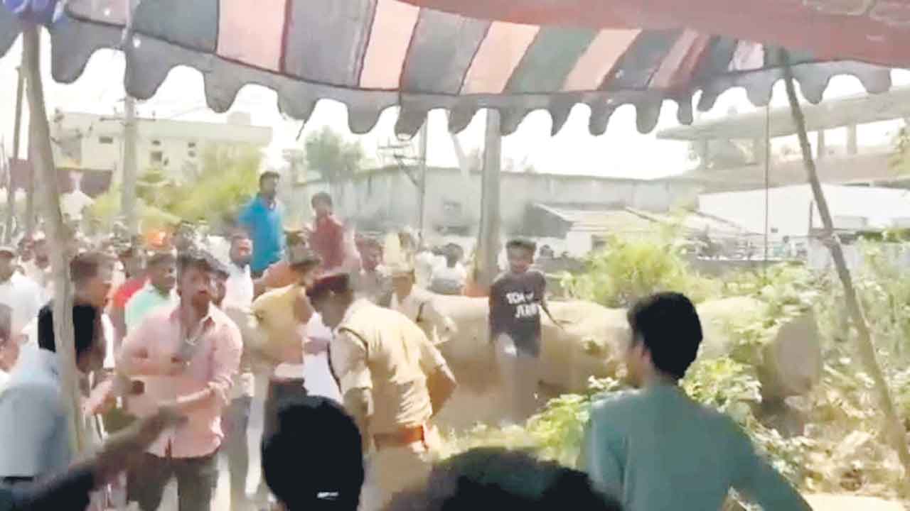 హస్తం ఇస్టారాజ్యం