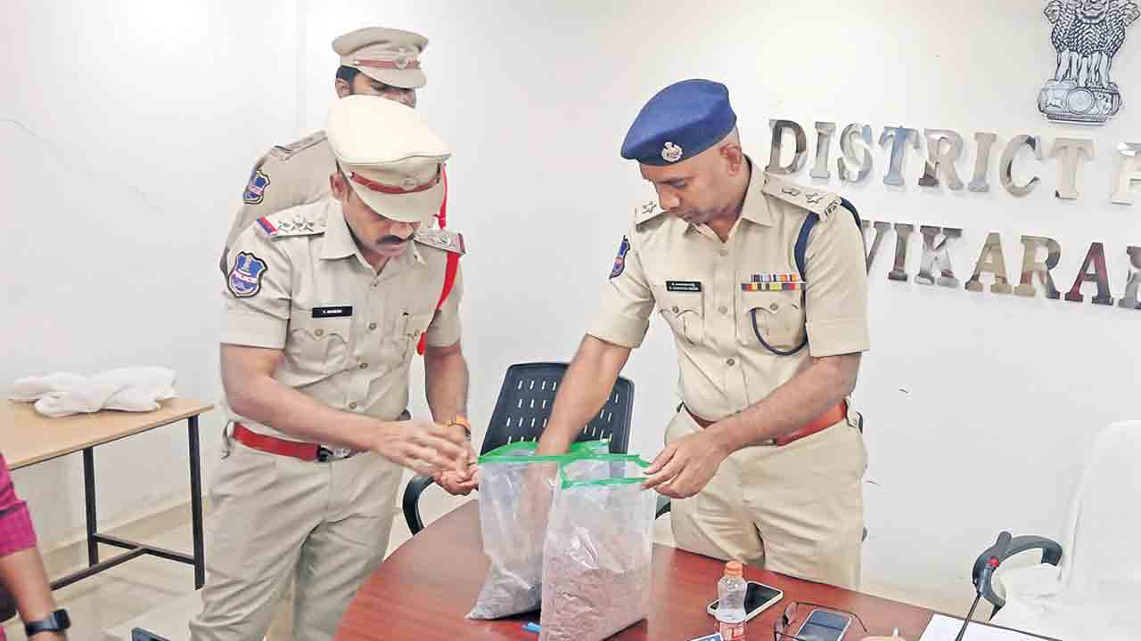 సూత్రధారి ఎవరు..? నకిలీ పత్తి విత్తనాల వెనుక ఉన్నదెవరు..?