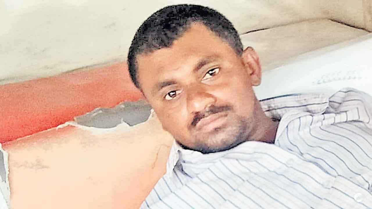 కాలం కలిసి రాక యువ రైతు ఆత్మహత్య