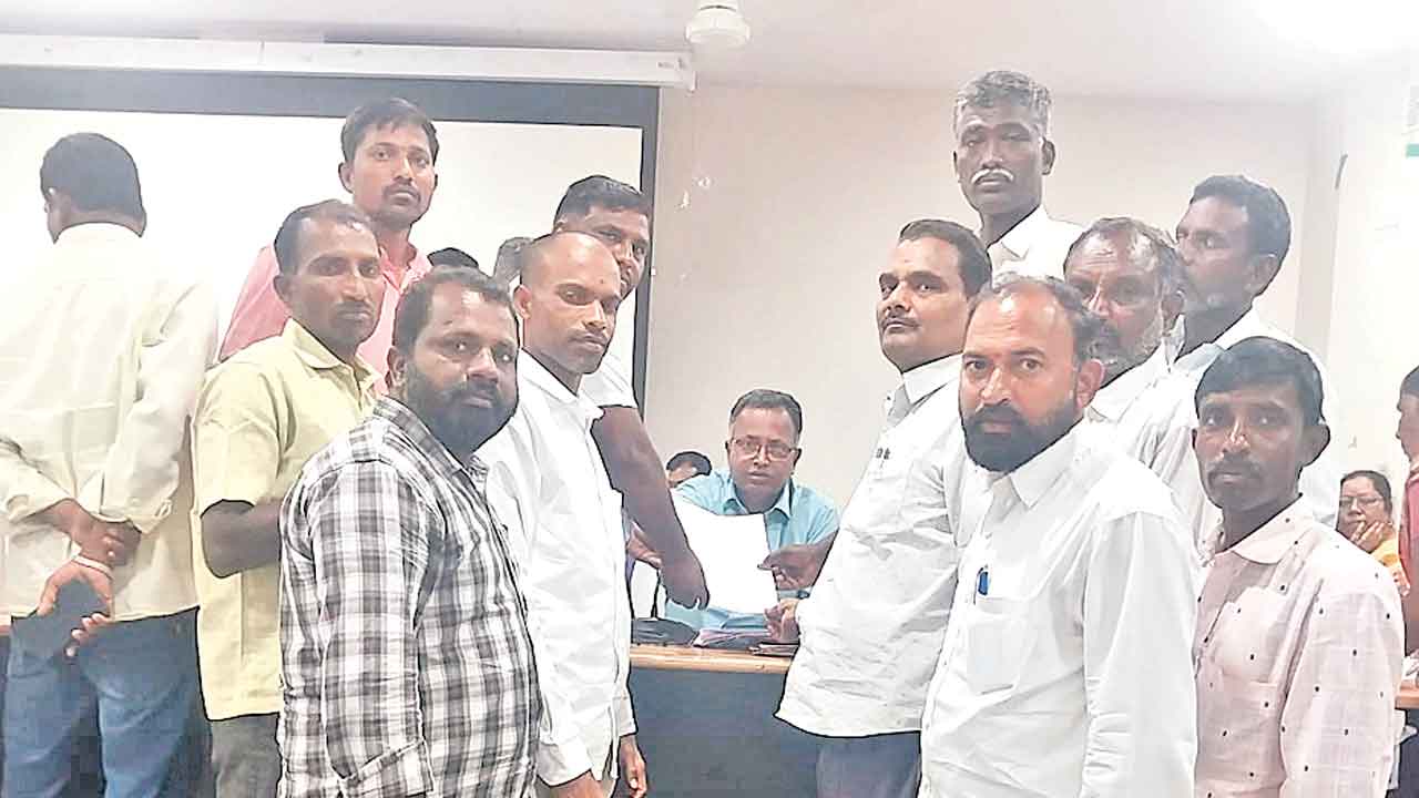 మా రుణం ఎప్పుడు మాఫీ అయితది సార్‌?