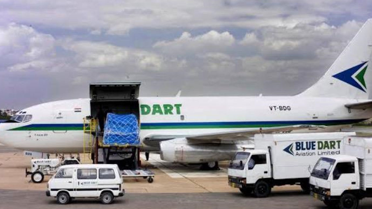Shamshabad Airport | కార్గో విమానంలో గేర్‌ సమస్య.. శంషాబాద్ ఎయిర్‌పోర్టులో అత్యవసరంగా ల్యాండింగ్‌