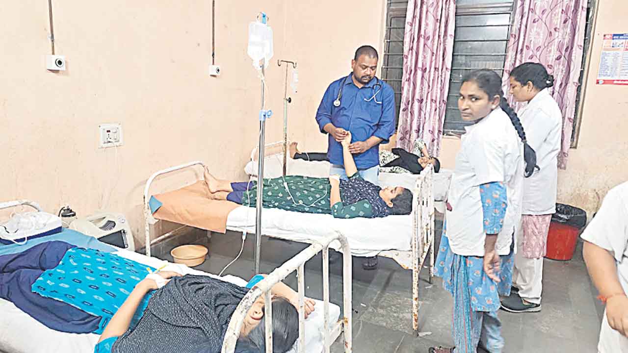 మైనార్టీ గురుకులంలో ఫుడ్‌ పాయిజన్‌!