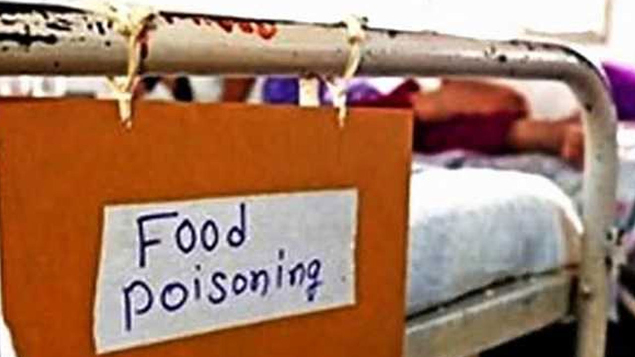 Food Poison | రాష్ట్రంలో ఆగని ఫుడ్ పాయిజన్ ఘ‌ట‌న‌లు.. అస్వ‌స్థ‌త‌కు గురైన మ‌రో ఇద్ద‌రు విద్యార్థినులు