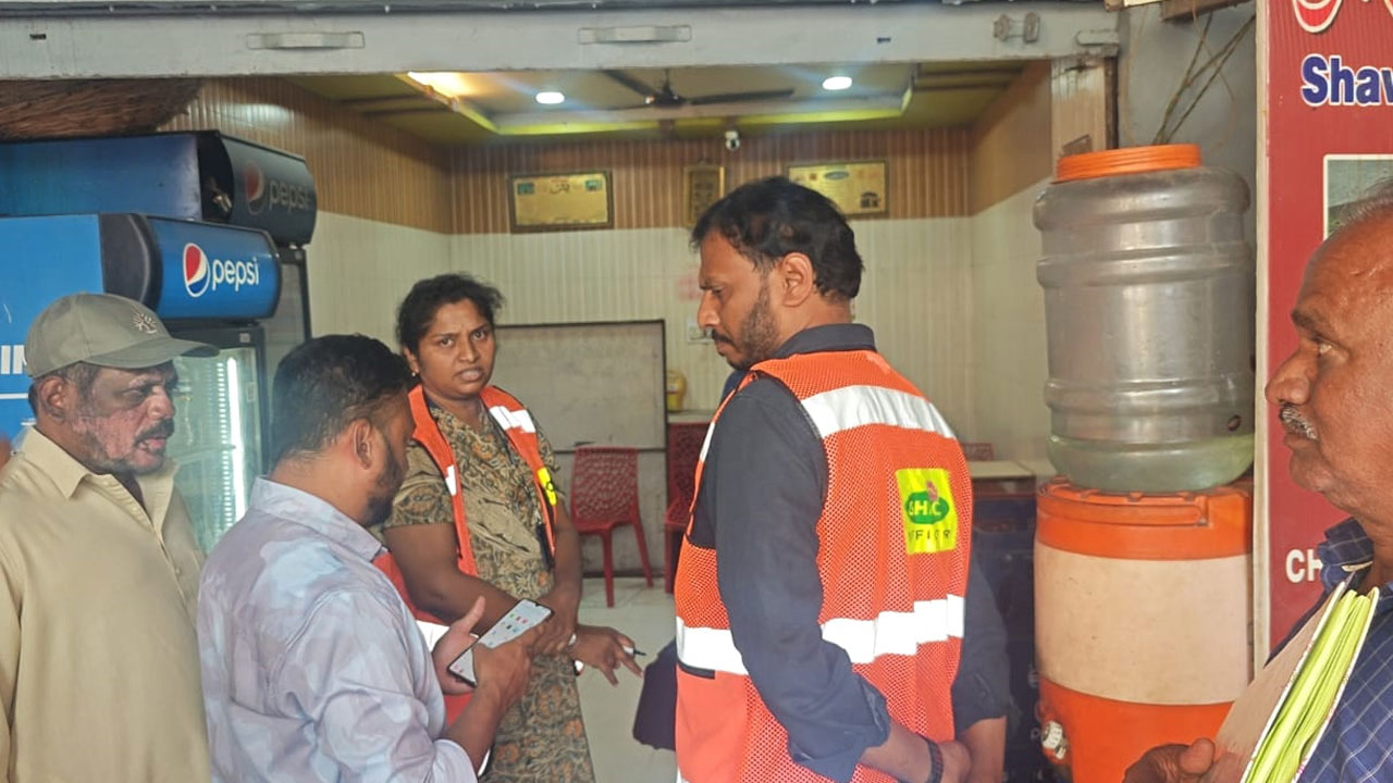 Malakpet | ఆజంపుర డివిజ‌న్‌లోని హోట‌ల్స్‌, టిఫిన్ సెంట‌ర్‌లో ఫుడ్ సేఫ్టీ అధికారుల దాడులు