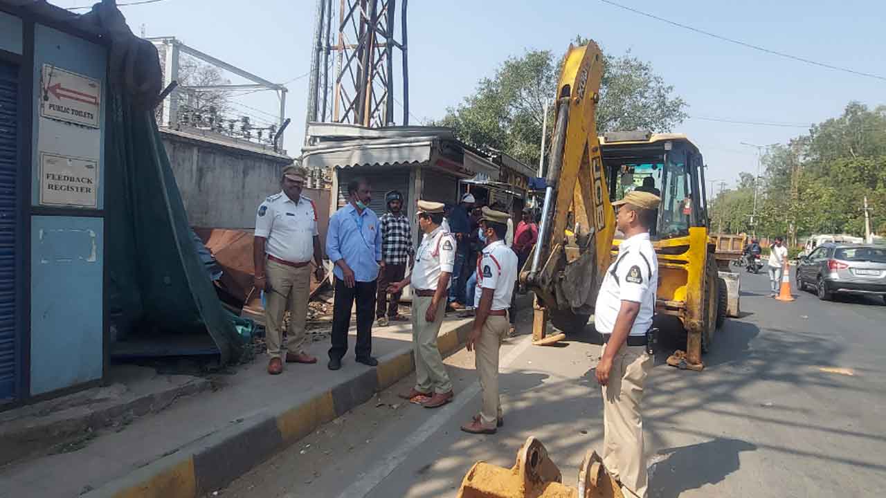 Langar House | లంగర్ హౌస్‌లో ఫుట్ పాత్‌ ఆక్రమణల కూల్చివేత