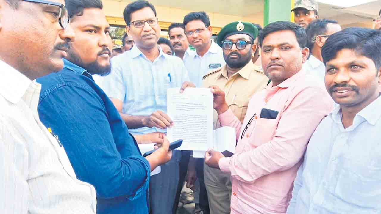 అటవీ ఆంక్షలు ఎత్తివేయాలి