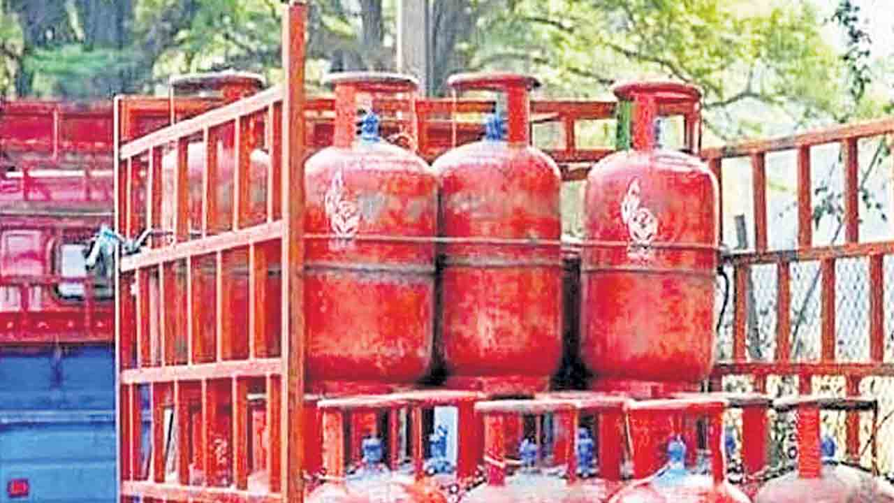 అయోమయంలో లబ్ధిదారులు