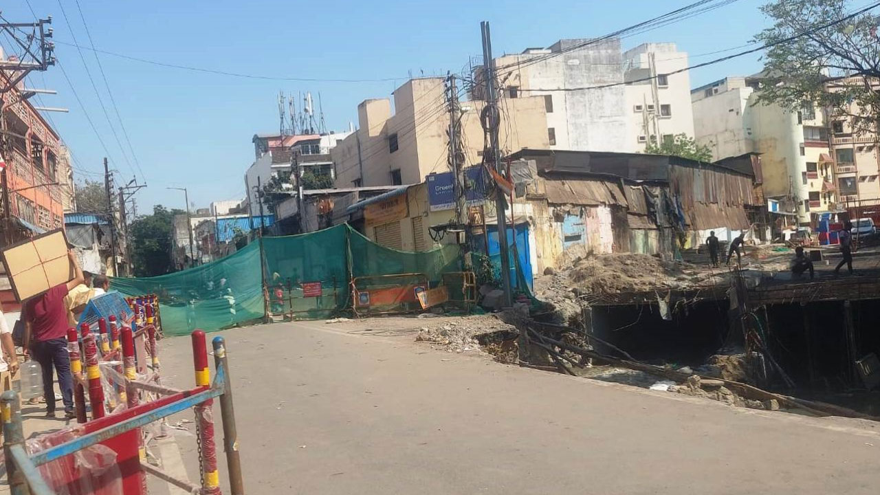 Goshamahal | గోషామహల్ ప్రధాన రహదారి మీదుగా వాహ‌నాల రాకపోకలకు అనుమ‌తించండి..