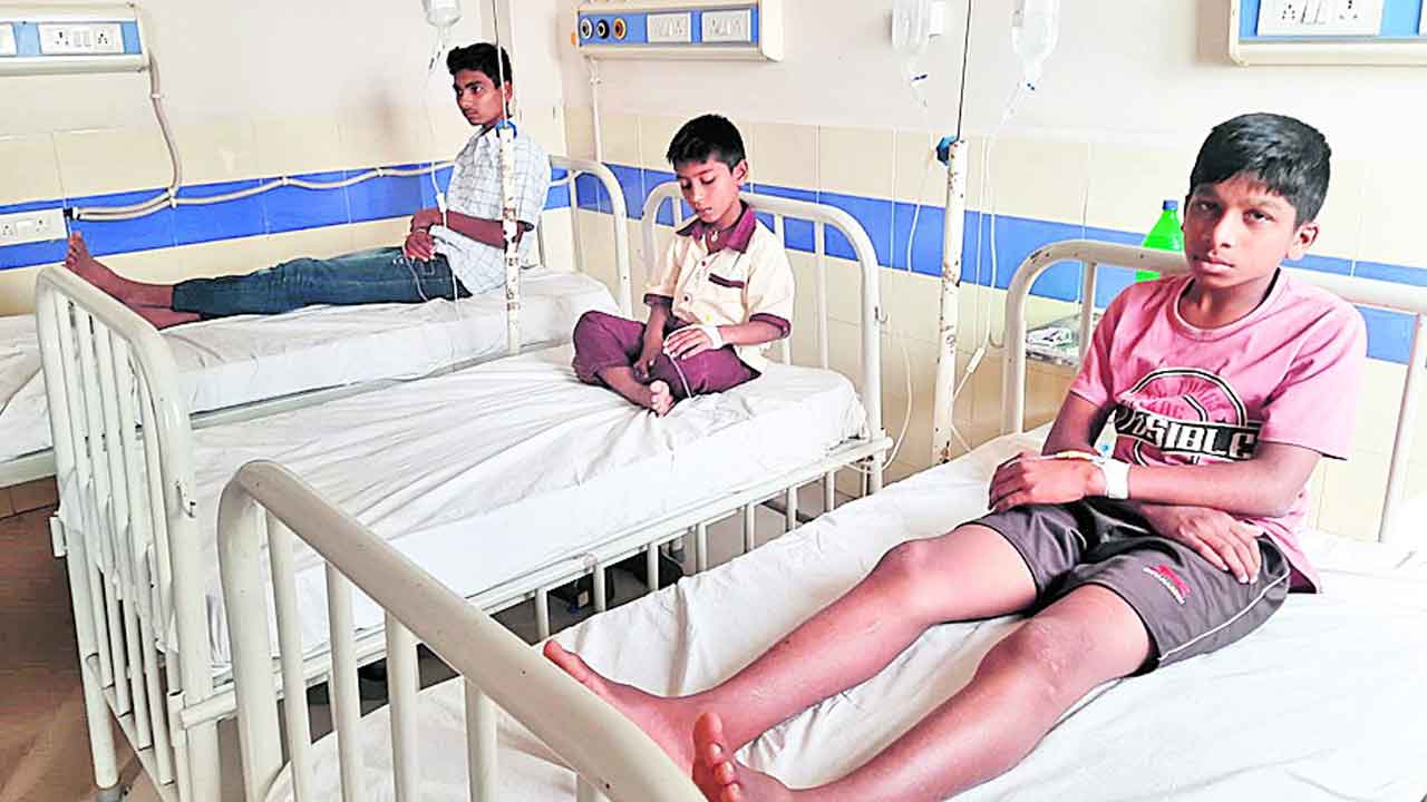 గిరిజన గురుకులంలో విద్యార్థులకు అస్వస్థత