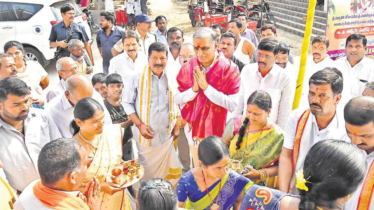 బీసీలకు 42 శాతం రిజర్వేషన్‌ కల్పించాలి