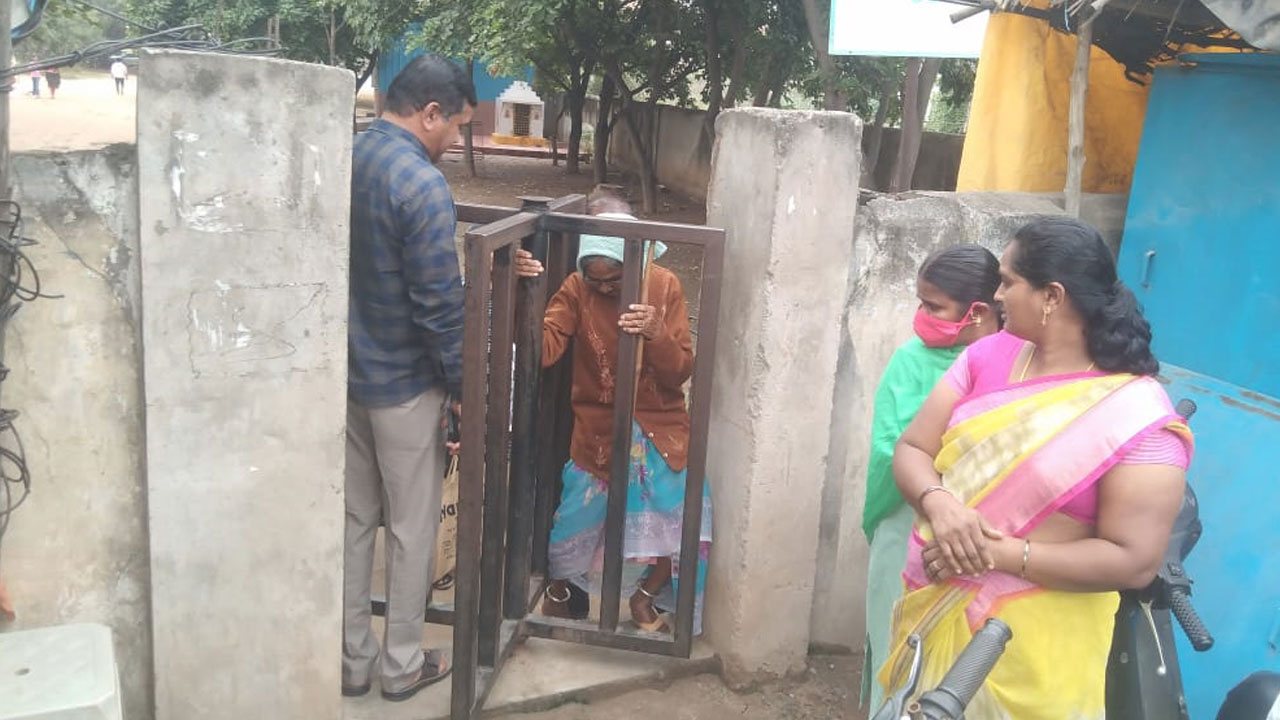 Hayatnagar | ప్రభుత్వాస్పత్రికి దారేది..? న‌ర‌క‌యాత‌న అనుభ‌విస్తున్న గ‌ర్భిణులు, రోగులు..!