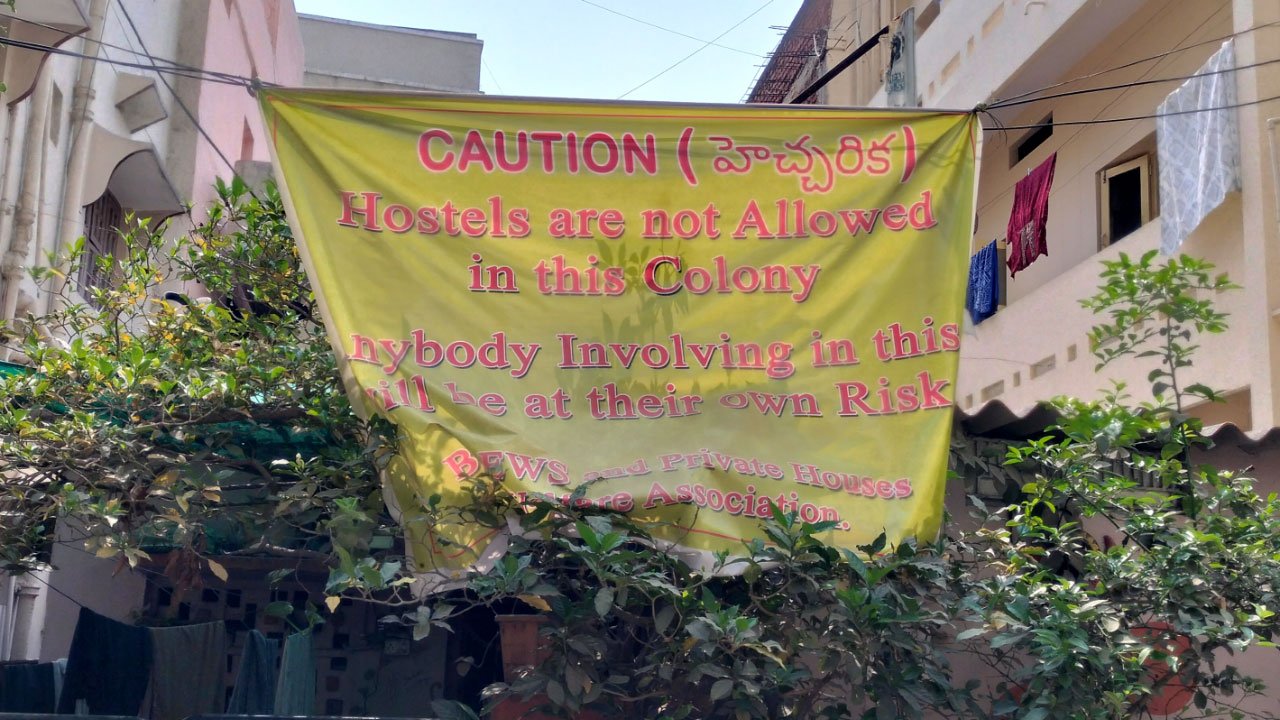 Hyderabad | ‘మా కాల‌నీలో హాస్ట‌ళ్ల‌ను అనుమ‌తించం’.. చ‌ర్చనీయాంశంగా మారిన బ్యాన‌ర్లు