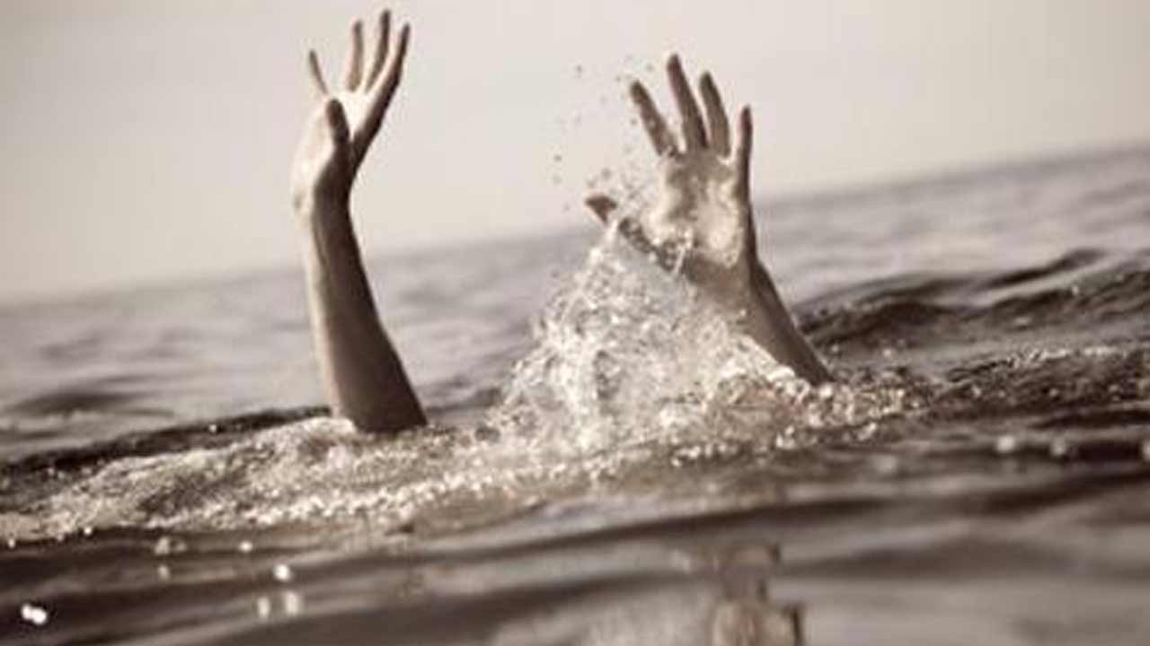 లంగర్‌హౌస్‌ చెరువులో పడి తండ్రీకొడుకు మృతి