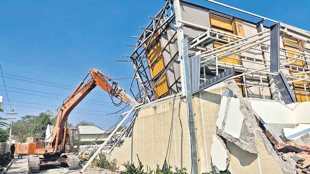 HYDRAA | కోమటికుంటలో కూల్చివెతలు