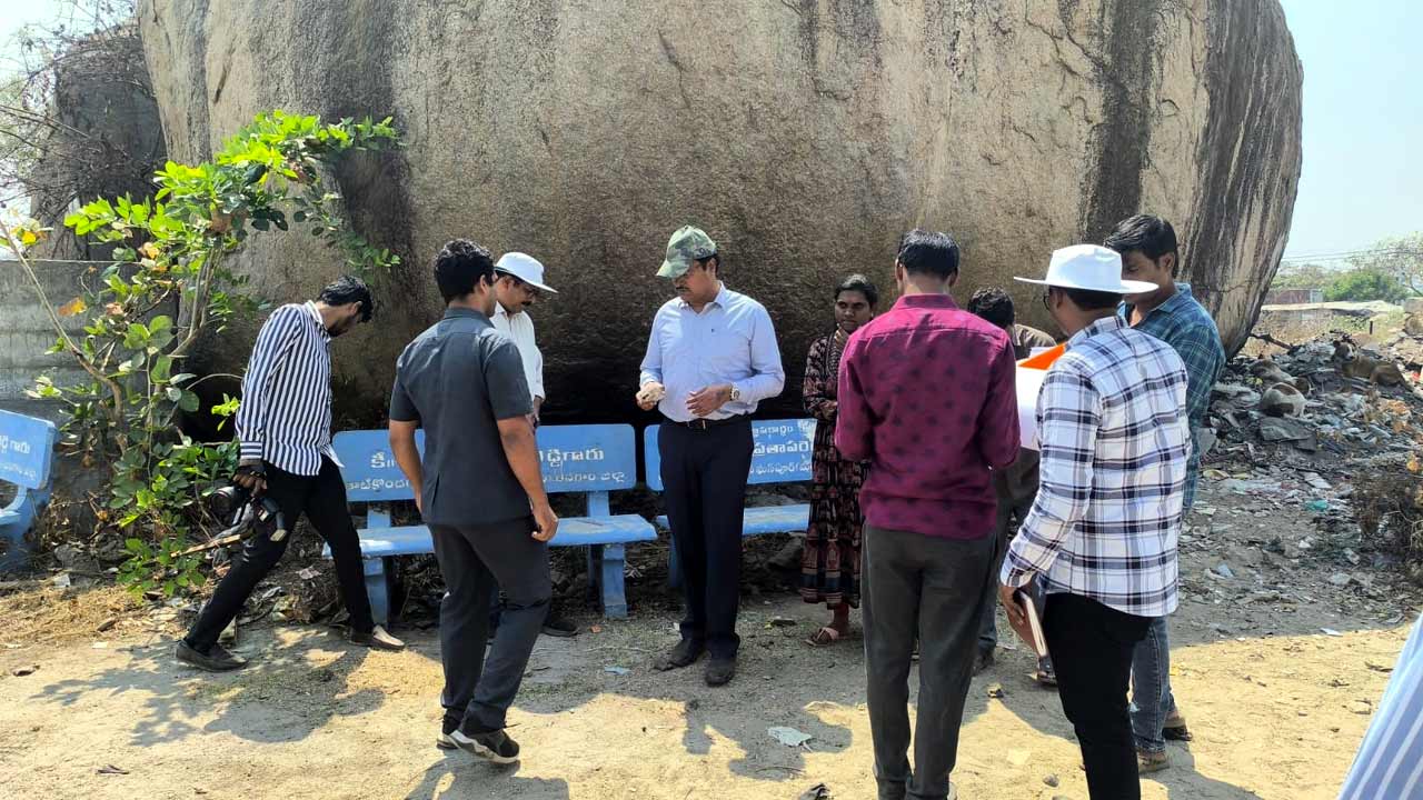 Hydraa | ప్రగతి నగర్‌లో హైడ్రా కమిషనర్‌ పర్యటన.. ప్రైవేటు వెంచర్ల నిర్వాహకులకు కీలక ఆదేశాలు!