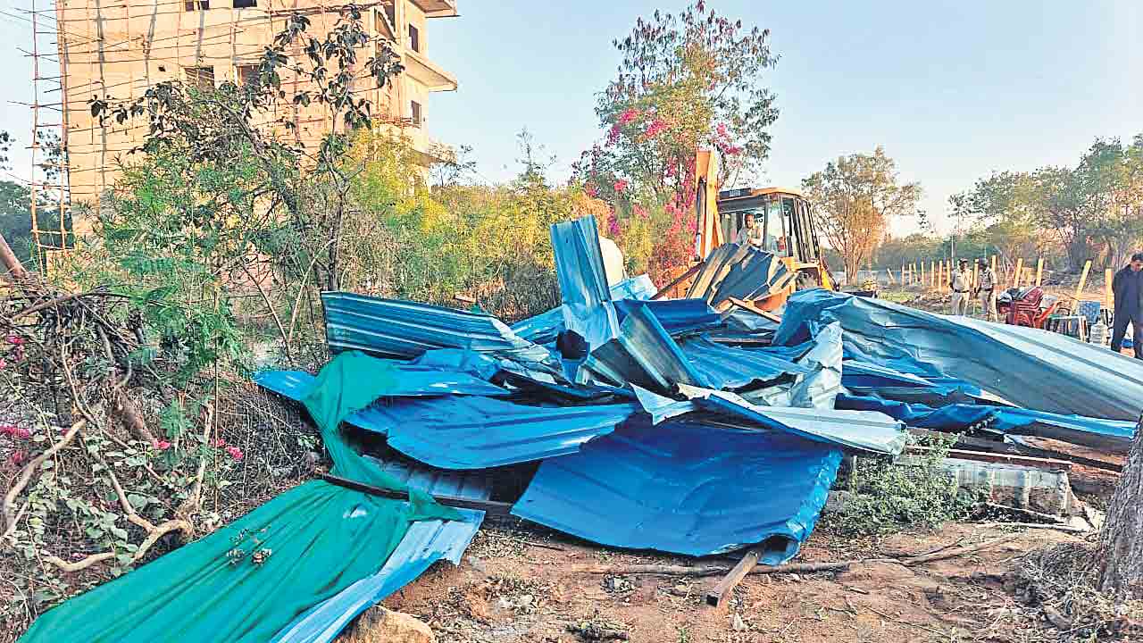 అక్రమ నిర్మాణాల నేలమట్టం